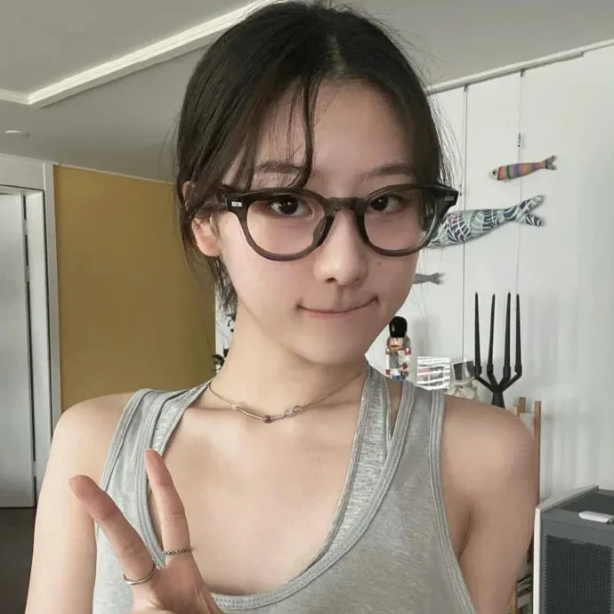 八月月亮的五个娃娃